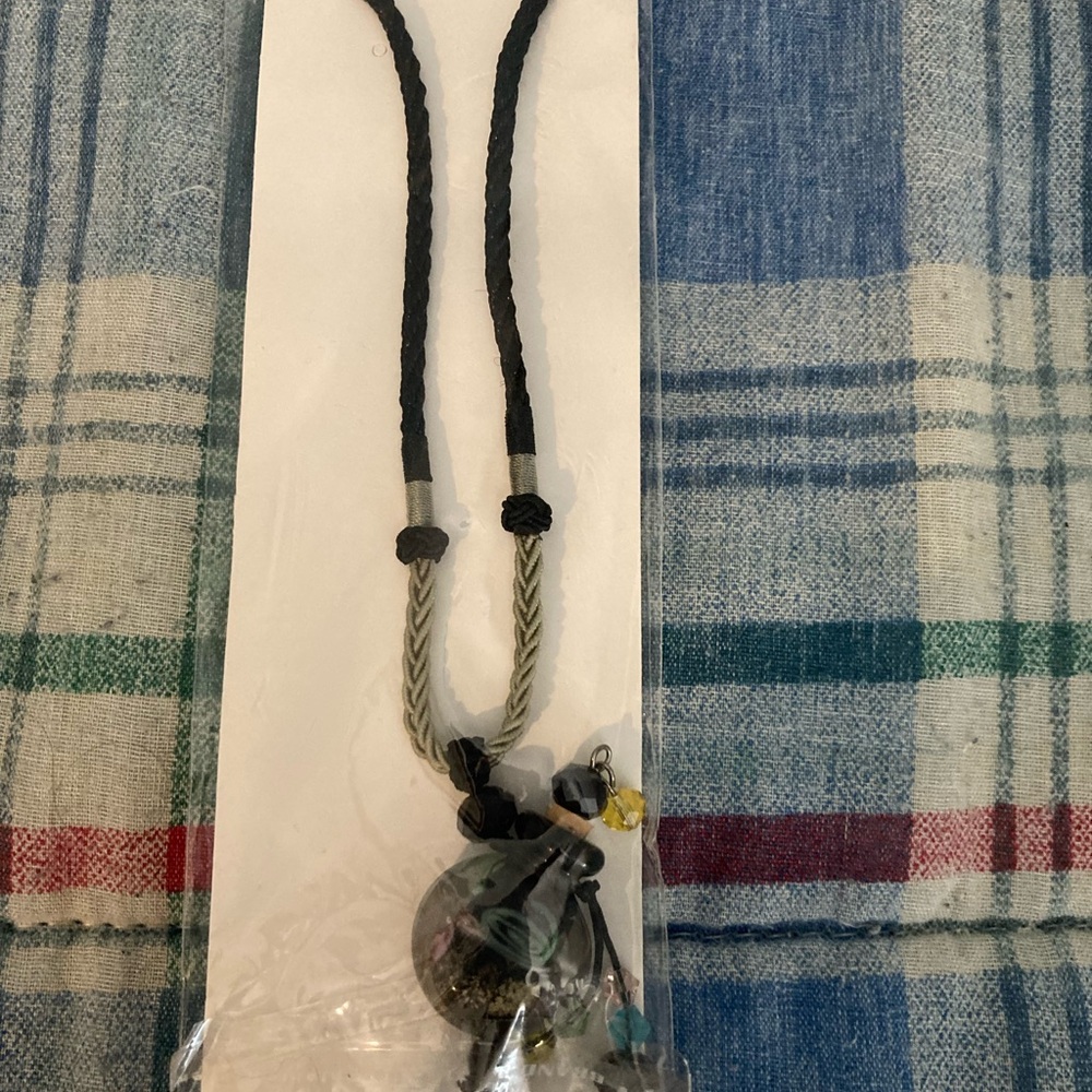 Essential Oils Holder Necklacece NWT